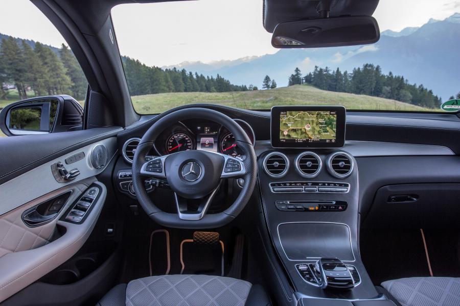 Торпедо Mercedes-Benz GLC350 e 4Matic Coupe 2016 года  (фото 29 из 43)